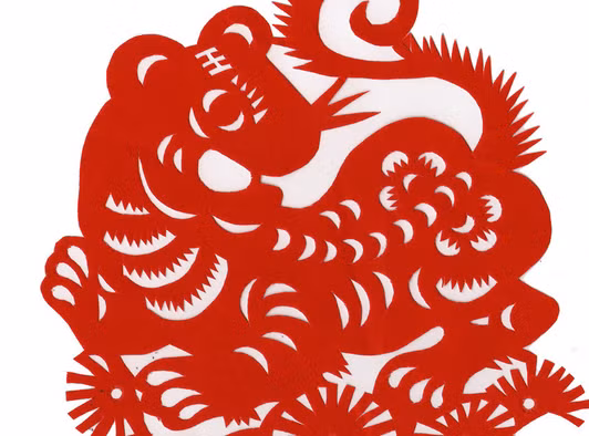 Con giáp này bẩm sinh đã được thần tài ưu ái nên cho dù sự nghiệp khi còn trẻ gặp nhiều trở ngại nhưng sau 32 tuổi mọi việc đều trở nên thuận buồm xuôi gió, sự nghiệp thăng tiến không ngừng, thậm chí có thể có được một cuộc sống giàu sang, không ai sánh bằng.