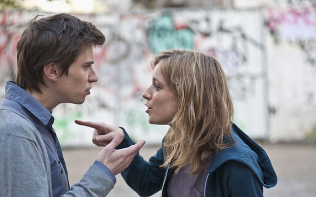 4. Trong những ngày đầu năm mới, cũng không nên có bộ mặt “u ám, nặng trịch”. Đây là điều vô cùng tối kỵ bởi với khuôn mặt và thái độ như vậy thì làm việc gì cũng không thu được kết quả tốt bởi nó đem lại sự khó chịu cho người khác và đem đến điều không vui. Ảnh: vietgiaitri.com.