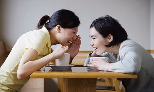 6. Ngoài ra, trong dịp năm mới, cũng không nên nói những lời không tốt, những điều xấu về người khác, nếu không là tự tạo “khẩu nghiệp” và tạo “thi phi” trong năm mới. Điều này sẽ mang lại sự xui xẻo và không may mắn. Ảnh: kienthuc.net.vn. (Bài viết chỉ mang tính tham khảo cho bạn đọc).