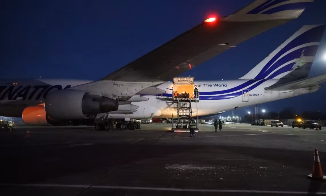 Tốc độ của các chuyến bay này cũng nói lên điều đó. Việc tổ chức 8 chuyến bay xuyên Đại Tây Dương trong một tuần đòi hỏi phải có kế hoạch tỉ mỉ. Ảnh: @U.S. Embassy in Ukraine. 