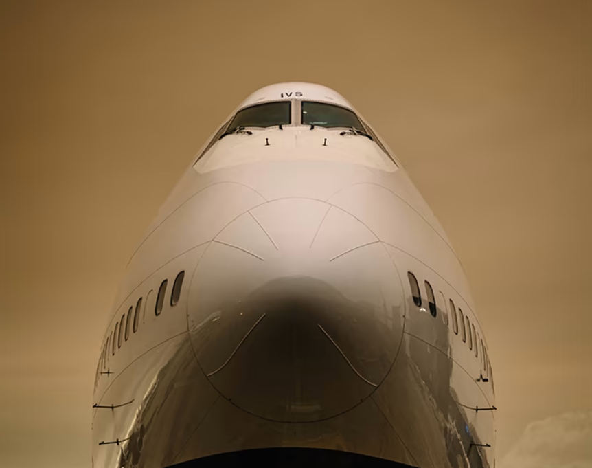 Mặt khác, nó có thể phản ánh sự chuẩn bị cho một cuộc phản công lớn của Ukraine, đòi hỏi phải có thiết bị nặng hơn như xe tăng hoặc hệ thống tên lửa tầm xa để lấy lại đà chiến đấu trên mặt trận. Ảnh: @Ảnh: @Shutterstock.