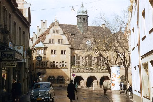 Thành phố Freiburg năm 1955. Đây cũng là một trong những thành phố cổ nhất ở nước Đức. Ảnh: sina.com.cn.