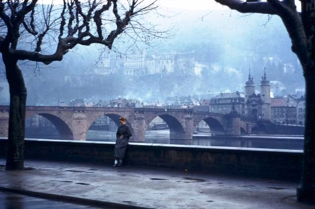 Thành phố Heidelberg năm 1955. Đây là một thành phố lớn nằm cạnh sông Neckar ở tây-nam của nước Đức. Heidelberg là thành phố cổ duy nhất còn nguyên vẹn của Đức sau Chiến tranh thế giới thứ hai. Ảnh: sina.com.cn. 