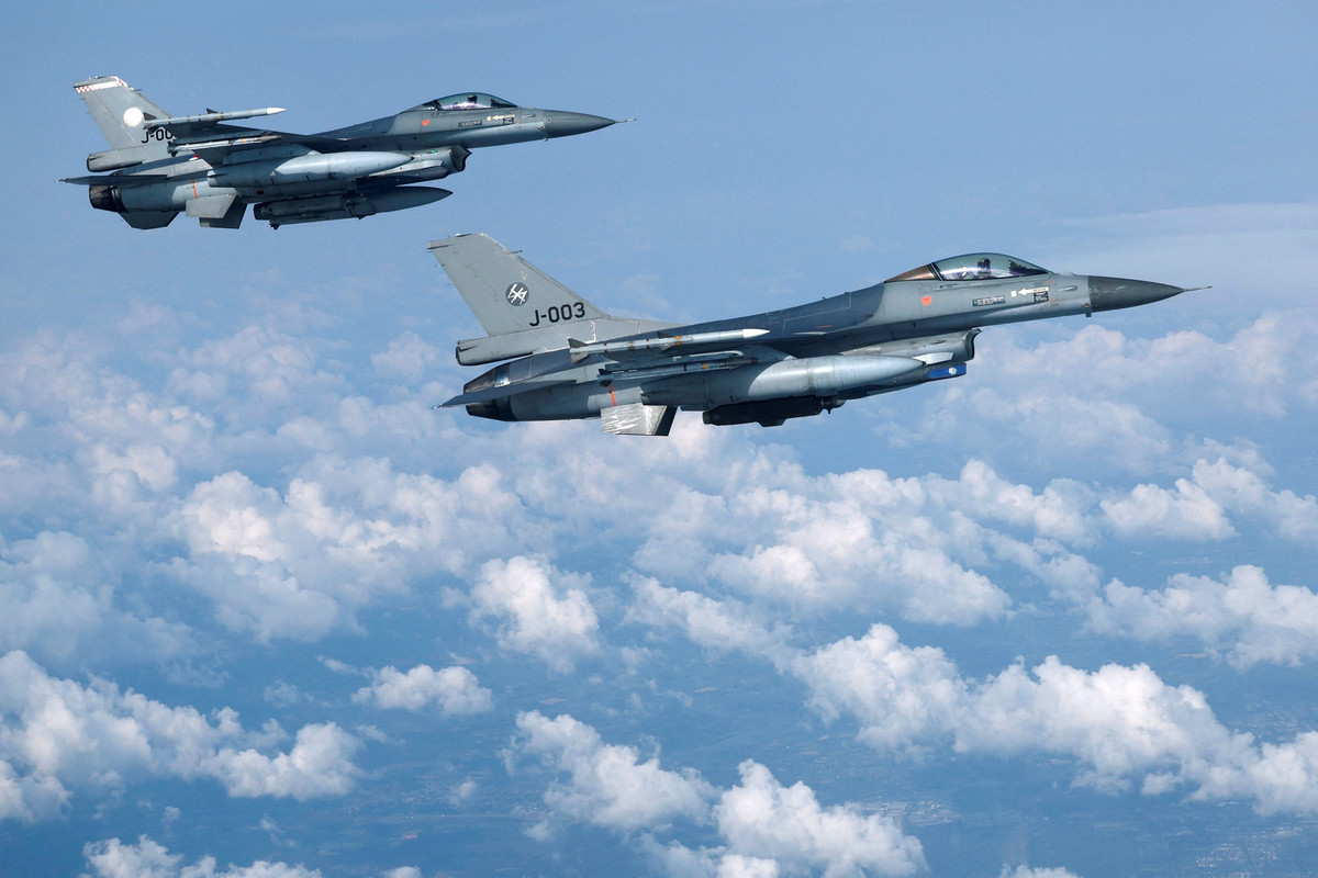 Được biết, F-16 Fighting Falcon là máy bay chiến đấu đa năng một động cơ do General Dynamics (nay là Lockheed Martin) phát triển, nó đã trở thành nền tảng của lực lượng không quân trên toàn thế giới, kể từ khi ra mắt vào cuối những năm 1970. Ảnh: @Piroschka van de Wouw.