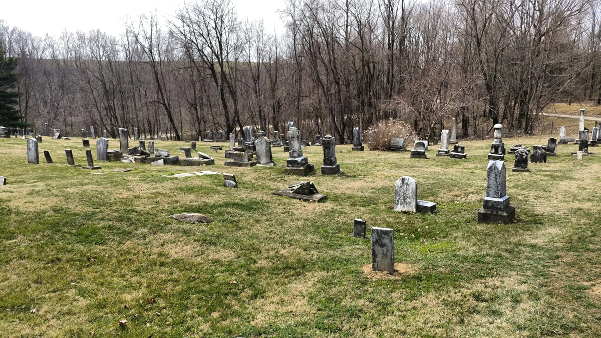 Từ các phiên tòa được công khai rộng rãi, người ta phát hiện rằng, Carr là thành viên của Quân đội Liên bang trong Thời kỳ Nội chiến, được cho là đã vật lộn với chứng nghiện rượu và đánh nhau, thậm chí còn phạm tội giết người trước khi bị đuổi việc. Ảnh: @Find a Grave.