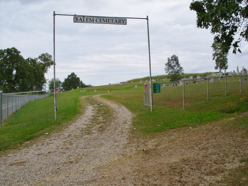 Nghĩa trang Salem ở Hendrysberg, Ohio, từ lâu đã nổi tiếng là một địa điểm ẩn chứa những câu chuyện kỳ lạ và những cuộc chạm trán ma quái. Theo truyền thuyết, Nghĩa trang Salem bị ám ảnh bởi những linh hồn bất an của những người được chôn cất tại đây, họ từng bị mất trong những hoàn cảnh bi thảm. Ảnh: @Find a Grave.