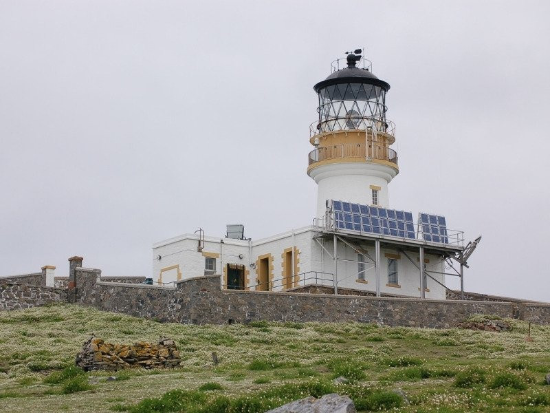 Ngọn hải đăng Flannan Isles ngập tràn những câu chuyện rùng rợn. Năm 1900, thuyền trưởng James Harvey, Joseph Moore và William McArthur là những người trông coi ngọn hải đăng Quần đảo Flannan, và họ đã biến mất không dấu vết. Ảnh: @Wikipedia.