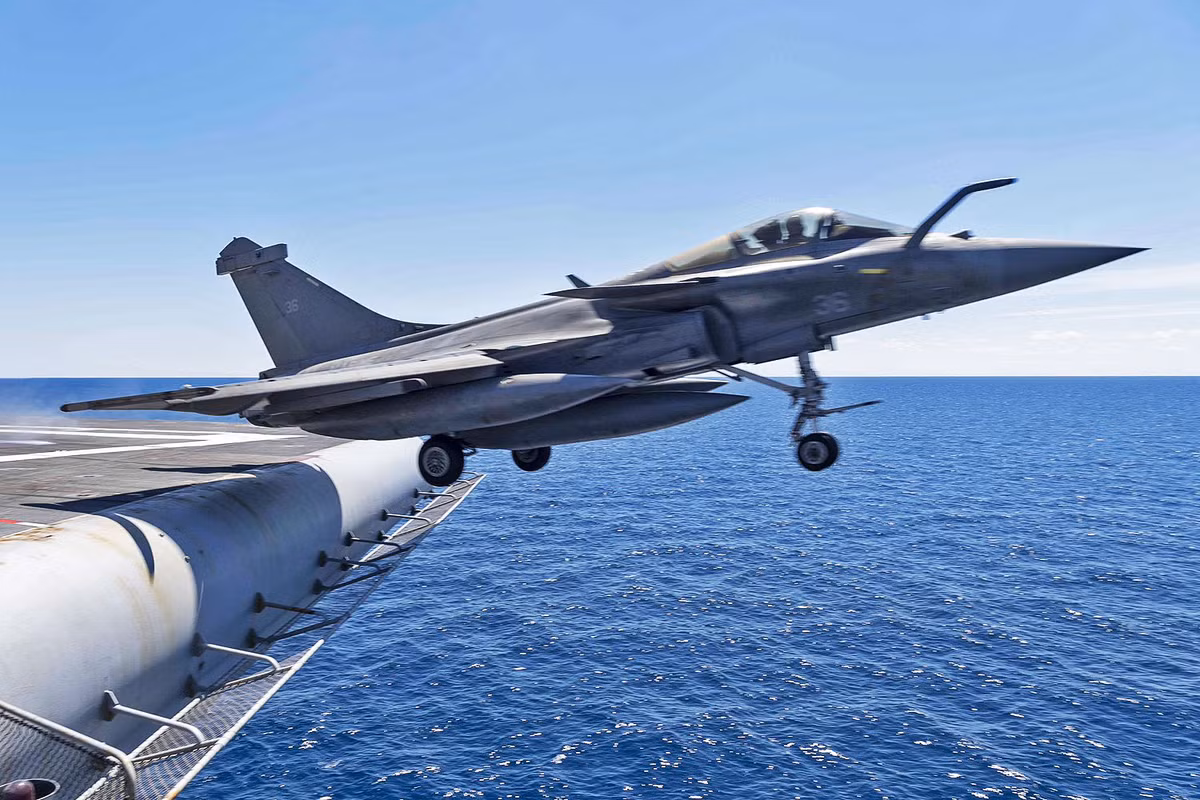 Tuy nhiên, giá của thỏa thuận là điểm đáng chú ý. Với giá 288 triệu đô la cho mỗi máy bay, Rafale M là một trong những máy bay chiến đấu đắt nhất từng được xuất khẩu, vượt qua chi phí của nhiều nền tảng máy bay thế hệ thứ năm. Ảnh: @Air Data News.