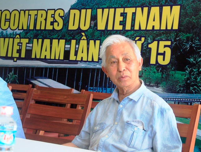 Với những đóng góp cho nền khoa học thế giới cũng như 2 quốc gia Pháp – Việt Nam, ông được tặng Huân chương Bắc đẩu bội tinh của Pháp, Huân chương hữu nghị của Nhà nước Việt Nam…