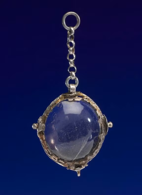 John Dee là một nhà toán học và thiên văn học, nhưng có lẽ ông được biết đến nhiều nhất với tư cách là một nhà ảo thuật, nhà chiêm tinh và cố vấn hoàng gia cho Nữ hoàng Elizabeth I. Ảnh: @Science Museum Group Collection. 