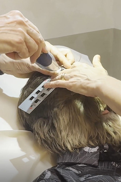 Gần đây anh ấy đã bay tới Milan, Ý, để xuất hiện trên chương trình truyền hình Lo Show dei Record, để đo lượng lông trên khuôn mặt nhằm xác định xem anh ấy có chính thức lập kỷ lục hay không. Ảnh: @guinnessworldrecords.