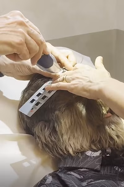 Gần đây anh ấy đã bay tới Milan, Ý, để xuất hiện trên chương trình truyền hình Lo Show dei Record, để đo lượng lông trên khuôn mặt nhằm xác định xem anh ấy có chính thức lập kỷ lục hay không. Ảnh: @guinnessworldrecords.