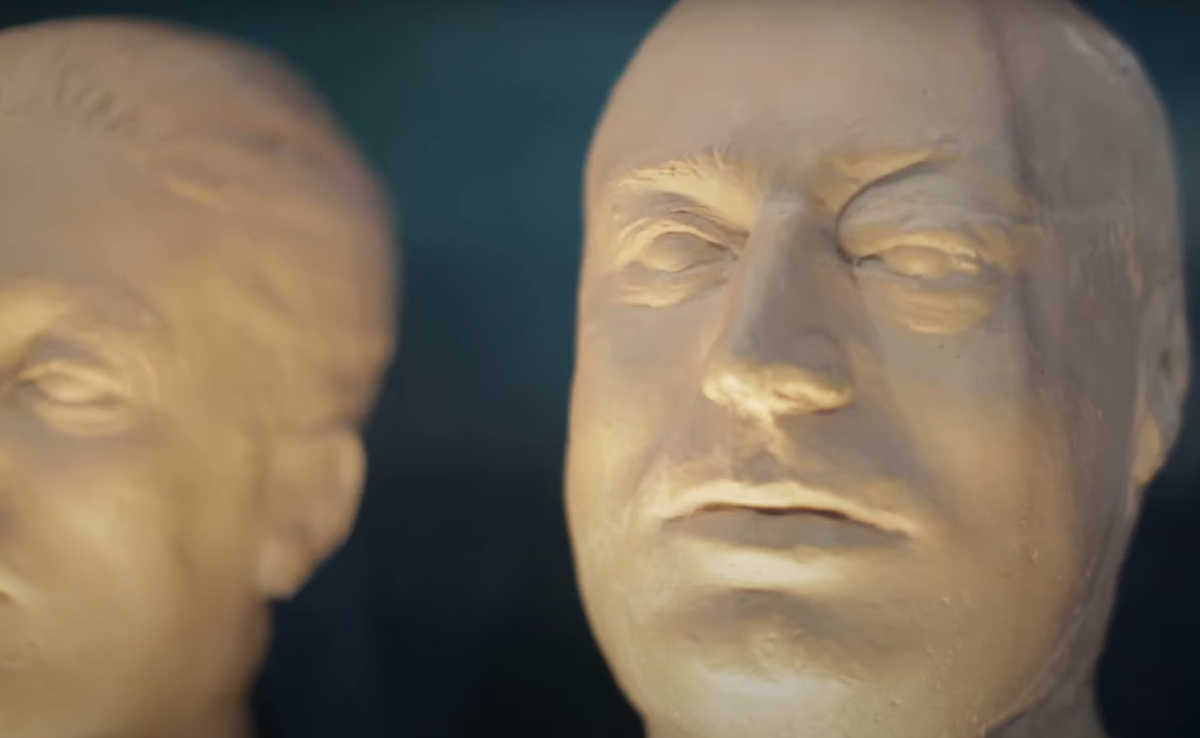 Mặt nạ tử thần nổi tiếng nhất của thư viện này là của Ned Kelly, một tên cướp đường phố chuyên sống ngoài vòng pháp luật, và phạm tội cực kỳ khét tiếng. Ảnh: @National Portrait Gallery.