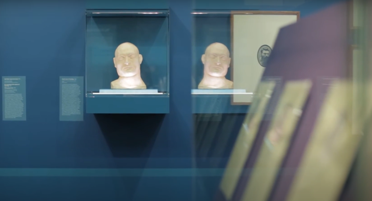 Thư viện Tiểu bang Victoria ở Melbourne, Úc lưu giữ mặt nạ này như một biện pháp răn đe đối với những tên tội phạm khác, lấy đó mà làm gương. Ảnh: @National Portrait Gallery. 