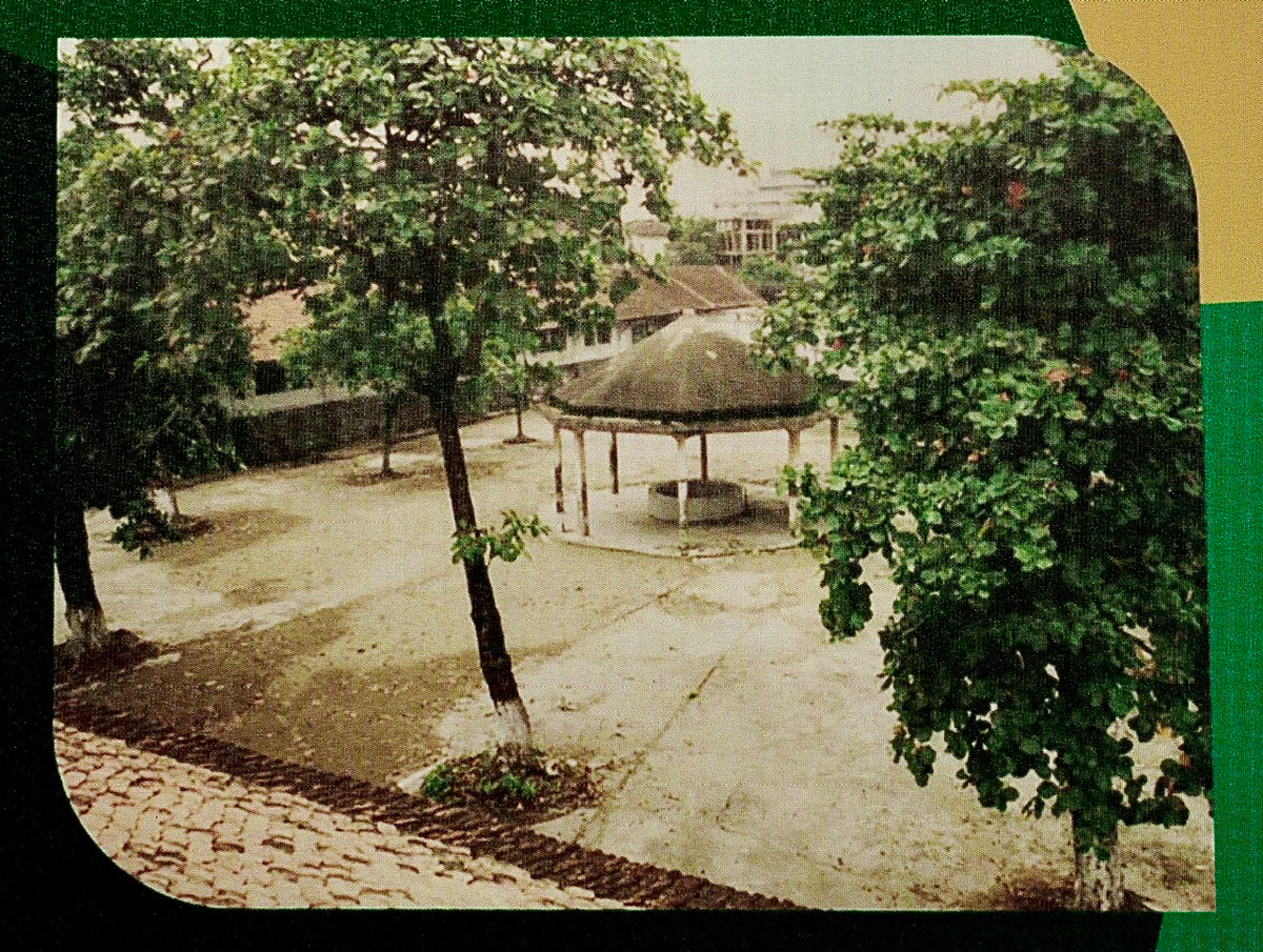 Những cây bàng được trồng xung quanh khu bể tắm tập thể nam tù nhân.