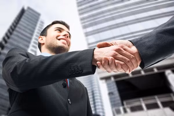 Tuổi Sửu: Người tuổi Sửu tính cách ổn định, trầm tĩnh, là điển hình của kiểu người “làm nên chuyện”. Người tuổi Sửu rất thích hợp với việc kinh doanh. “Làm mọi việc đều chắc chắn” là sở trường của người tuổi Sửu. Ảnh:mangthuvien.com