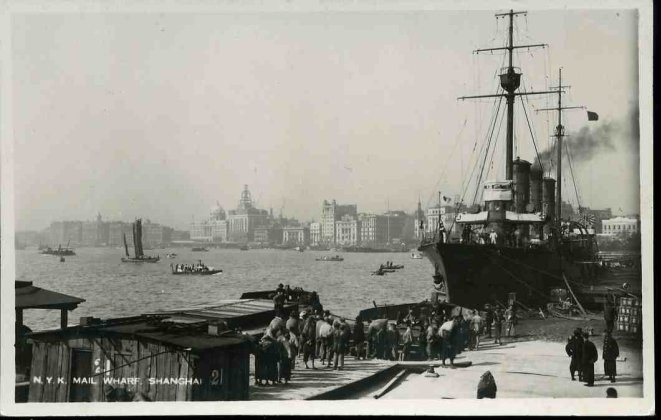 Bến cảng tấp nập thuyền bè năm 1920. Ảnh: sina.com.cn.