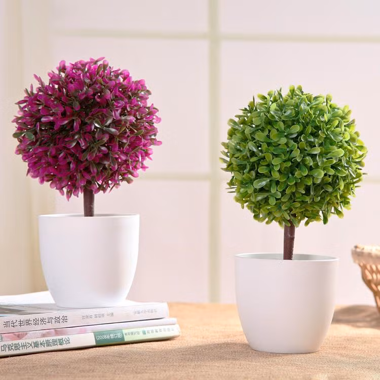 Có một số người thích trang trí bàn làm việc bằng hoa tươi nhưng vì chi phí mua hoa tươi không rẻ nên đã dùng hoa giả, cây giả để thay thế. Trong phong thủy, điều này là không nên. Ảnh: ledzx.com.cn. 