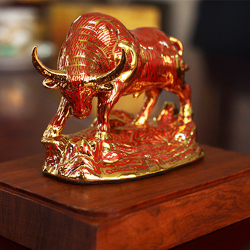 Cũng theo dự đoán cho 12 con giáp, tuổi Sửu cần tránh đi làm muộn, hoặc chậm trễ dự án. Tài lộc hanh thông, những nỗ lực trước đó của con giáp được đền đáp xứng đáng.