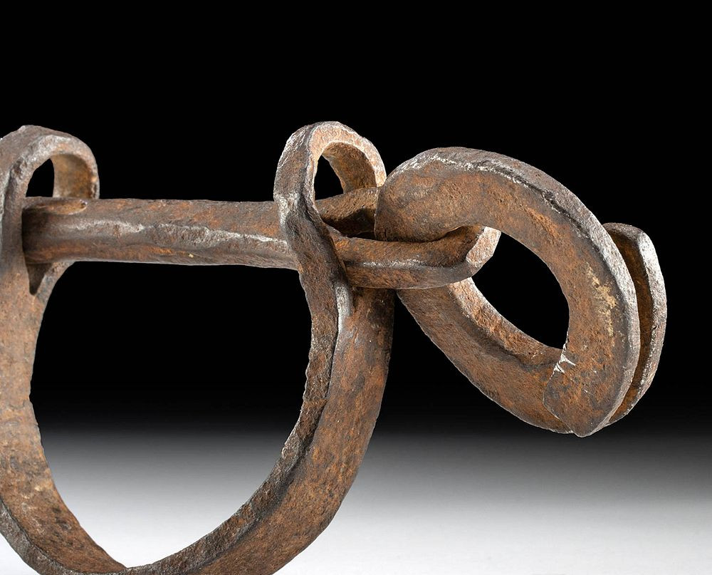 Ví dụ, các văn bản lịch sử do nhà văn Agatharchides viết vào thế kỷ thứ II TCN, tiết lộ rằng những người bị kết án đều bị trói chân, và họ làm việc không ngừng nghỉ cả ngày lẫn đêm tại các mỏ vàng. Ảnh: @Bérangère Redon.