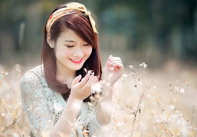 Kỳ thực, phụ nữ tuổi Hợi rất giỏi nhẫn nhịn, nhưng tiềm lực kinh tế của họ rất mạnh. Kết hôn cùng phụ nữ tuổi Hợi không khác gì việc đón được thần Tài về nhà bởi con giáp này bẩm sinh đã mang số mệnh phú quý, giàu sang, không những tự bản thân có khả năng kiếm tiền giỏi mà còn đem lại may mắn về tiền bạc cho bạn đời. Ảnh: tinybook.net. 