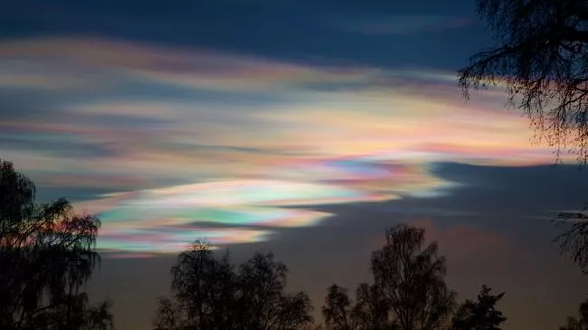 Đám mây ngọc trai khiến nhiều người mê mẩn vì nhan sắc lấp lánh, tuyệt mỹ. Chưa ai chắc chắc lý do tại sao lại xảy ra hiện tượng bí ẩn này, nhưng có người may mắn đã chụp được nó. Ảnh: @depositphotos.