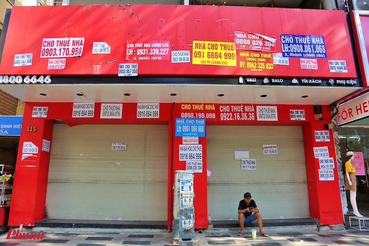 Dịch bệnh hoành hành, làn sóng đóng cửa doanh nghiệp chưa lên đến đỉnh điểm, sang năm sẽ có thêm nhiều công ty lớn đóng cửa và sa thải nhân viên. Các nhà đầu tư phải hết sức thận trọng khi nền kinh tế suy thoái, đặc biệt là trong nửa cuối năm sau.