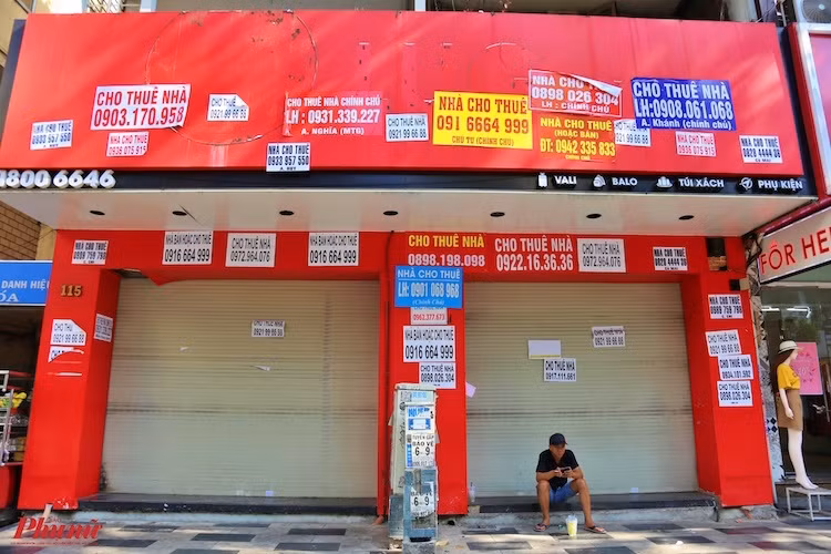 Dịch bệnh hoành hành, làn sóng đóng cửa doanh nghiệp chưa lên đến đỉnh điểm, sang năm sẽ có thêm nhiều công ty lớn đóng cửa và sa thải nhân viên. Các nhà đầu tư phải hết sức thận trọng khi nền kinh tế suy thoái, đặc biệt là trong nửa cuối năm sau.