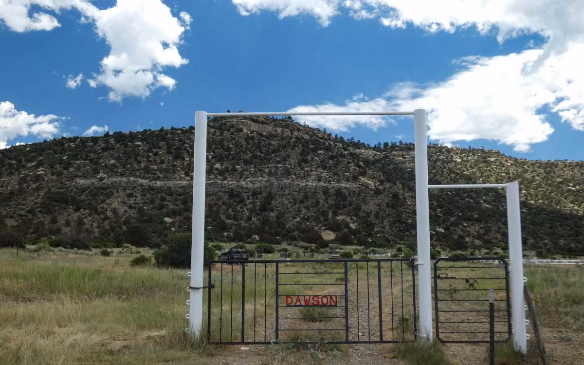 Tuy nhiên, vào ngày 22/10/1913, một vụ nổ trong mỏ đã giết chết 263 thợ mỏ và hai người cứu hộ. Một thập kỷ sau, một vụ nổ khác đã giết chết 123 người. Bất chấp những thảm kịch này, mỏ vẫn tiếp tục hoạt động cho đến khi bị đóng cửa vào năm 1950. Ảnh: @New Mexico Magazine.