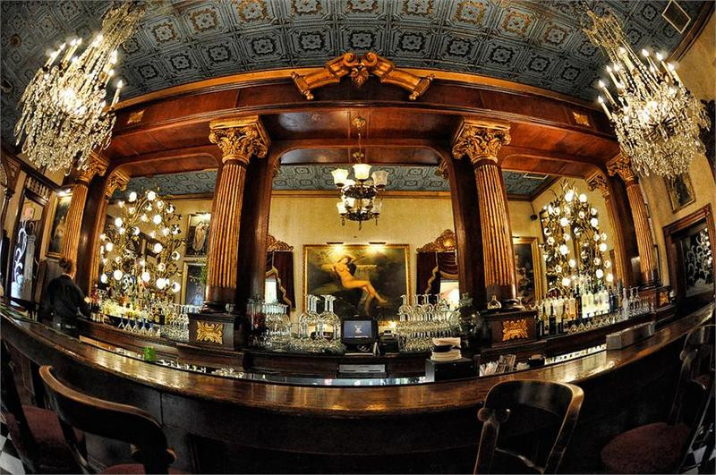 Double Eagle, tọa lạc tại Mesilla, New Mexico, là một điểm ăn uống nổi tiếng với đồ ăn ngon, nhưng có bầu không khí quái đản khó lý giải. Ảnh: @newmexico.org.