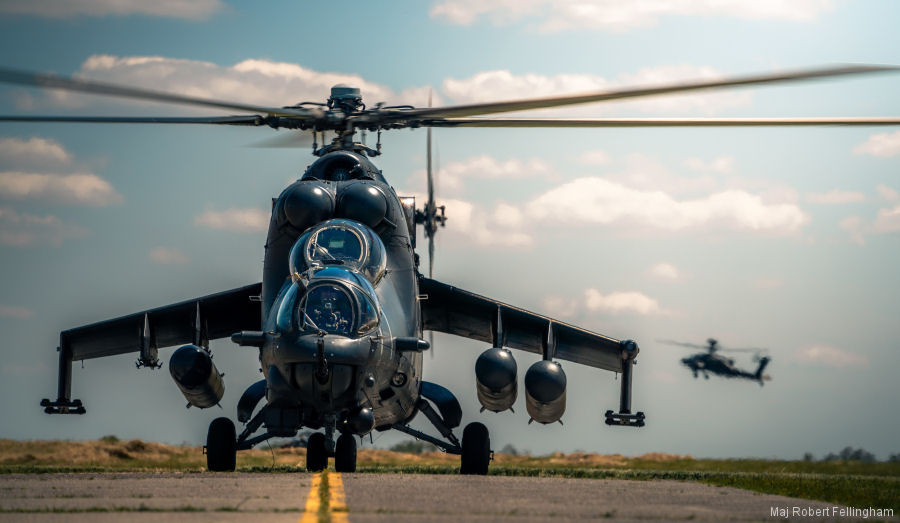 Mặt khác, việc Mi-24 phụ thuộc vào khả năng phát hiện qua hình ảnh, đặc biệt là ở các biến thể cũ hơn, đã đặt gánh nặng lớn lên phi hành đoàn trong việc phát hiện các mối nguy hiểm theo thời gian thực. Ảnh: @Helis. 