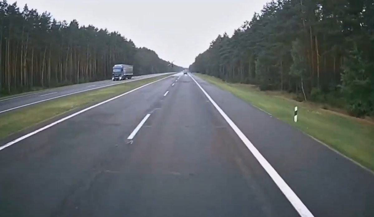 Phản ứng chậm trễ của phi hành đoàn Mi-24 cho thấy, họ đã không phát hiện ra đường dây, hoặc đánh giá thấp khoảng cách của chúng, một sai lầm đã chứng minh là “chết người”. Ảnh: @Fighterbomber.