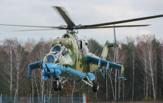 Theo Fighterbomber, phi công trực thăng phải đối mặt với những yêu cầu nhận thức to lớn trong các chuyến bay tầm thấp, đòi hỏi họ phải xử lý nhiều thông tin đầu vào như địa hình, chướng ngại vật, thiết bị và thông tin liên lạc, trong khi phải duy trì khả năng kiểm soát chính xác. Ảnh: @FlightGlobal.