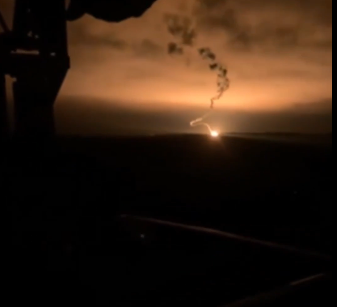 9K38 Igla được NATO gọi là SA-18 Grouse, là một hệ thống phòng không tầm ngắn. Được phát triển tại Liên Xô vào những năm 1970 và đi vào hoạt động năm 1983, Igla được thiết kế để nhắm vào máy bay bay thấp, máy bay trực thăng và máy bay không người lái. Ảnh: @