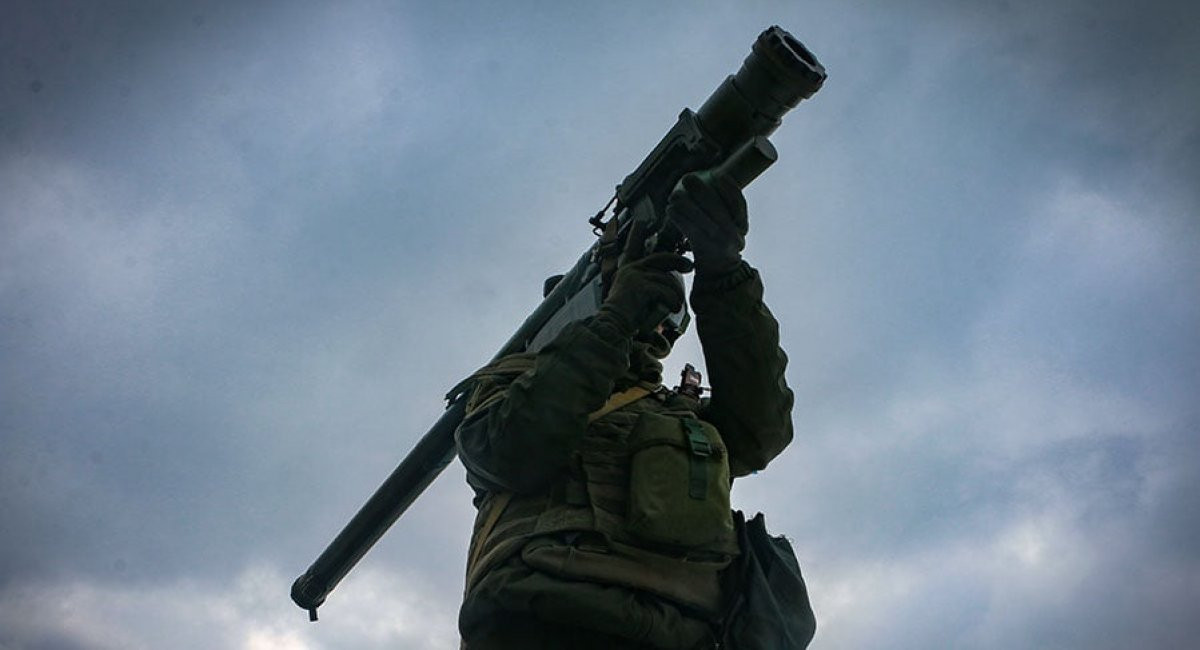 Trong nhiều năm qua, các biến thể như Igla-S đã cải thiện khả năng chống lại các biện pháp đối phó tiên tiến kể trên, nhưng thiết kế cốt lõi của hệ thống vẫn bắt nguồn từ công nghệ thời Chiến tranh Lạnh. Ảnh: @Defense Express. 