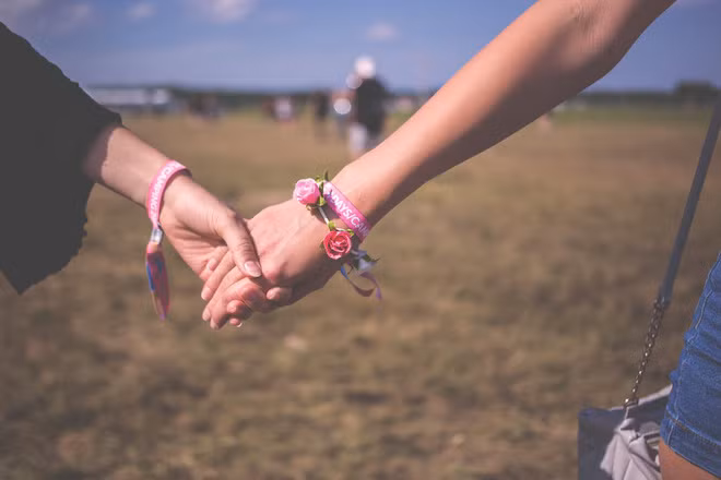 Tuổi Dậu và tuổi Thân: người tuổi Thân và tuổi Dậu có đặc điểm chung là luôn theo đuổi những thứ hoàn mỹ. Người tuổi Dậu luôn chú ý đến ngoại hình của bản thân và rất giỏi trong giao tiếp còn người tuổi Thân lại là một cao thủ trong các cuộc đàm phán. Ảnh: 2sao.vn.