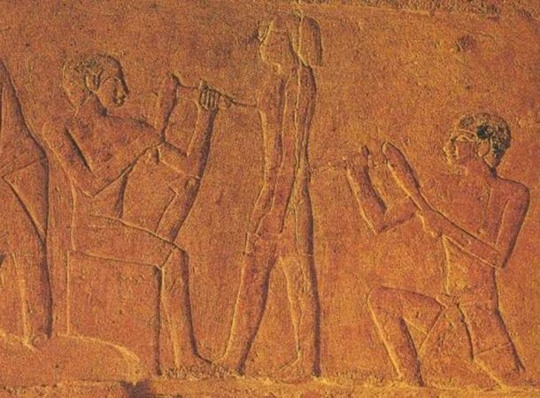 Tuy nhiên, câu hỏi muôn thuở đặt ra đó là, làm thế nào người Ai Cập cổ đại có thể cắt và khoan xuyên qua đá granit cực rắn. Điều này thậm chí còn khó hơn đáng kể so với việc chế tác trên đá vôi hoặc đá sa thạch. Ảnh: @Luke's Finsbury.