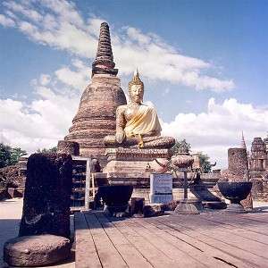 Bức tượng phật dát vàng tại một ngôi chùa Thái Lan. Ảnh: sina.com.cn. .