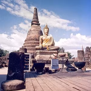 Bức tượng phật dát vàng tại một ngôi chùa Thái Lan. Ảnh: sina.com.cn. .