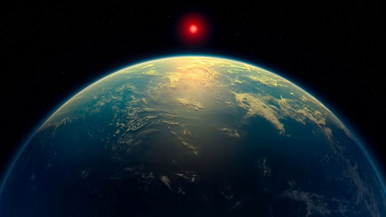 Sử dụng Kính viễn vọng không gian James Webb, nhóm nghiên cứu đã tìm thấy một dấu hiệu tiềm năng liên quan đến sự sống có trong bầu khí quyển của ngoại hành tinh tên là K2-18b. Ảnh: @Sky News.