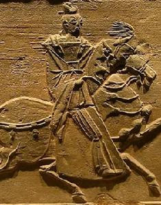 Ngoài việc "mượn giống” của người khác để sinh con nối dõi, vua Lưu Úc còn lo hoàng tử do Trần Diệu Đăng sinh ra yểu mệnh, nên bí mật sai người thám thính các thân vương xem có ai đang có thiếp mang thai, liền đón người đó vào cung, đợi sau khi họ sinh hạ, nếu là con trai thì sẽ giết chết người mẹ để các phi tử của mình làm mẹ ruột của đứa bé. Ảnh minh họa Lưu Úc.