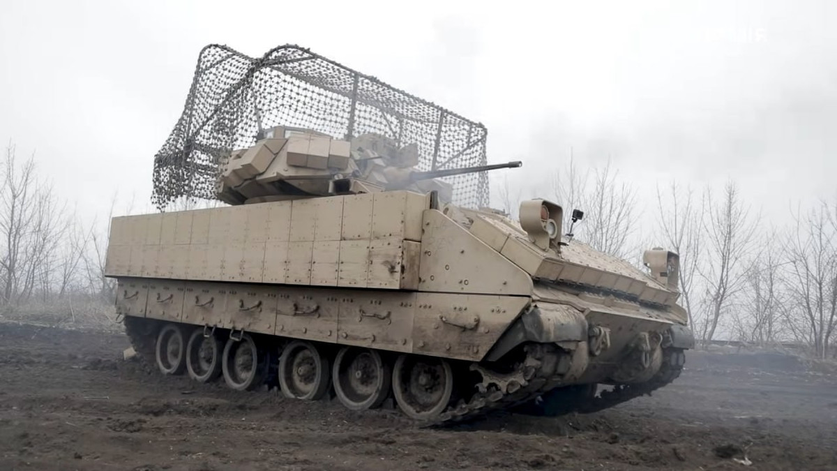 Biến thể xe chiến đấu bộ binh M2A2 Bradley ODS SA, được xem xét trong báo cáo này, không còn xa lạ với những người đam mê quân sự Mỹ. Ảnh: @Super-Hobby.