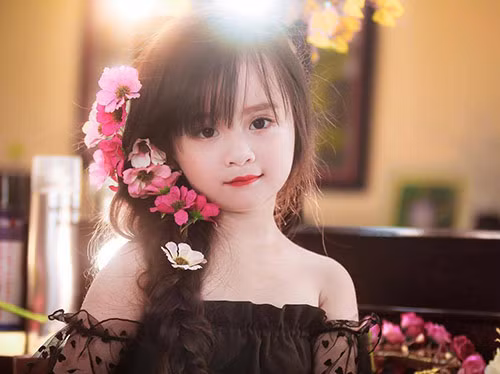 Tháng 5 âm lịch: Trẻ sinh vào tháng 5 âm lịch, từ nhỏ đã rất ngoan ngoãn, thông minh, lịch sự đặc biệt là rất hiểu chuyện và luôn luôn là niềm tự hào của cha mẹ. Ảnh: eva.vn.