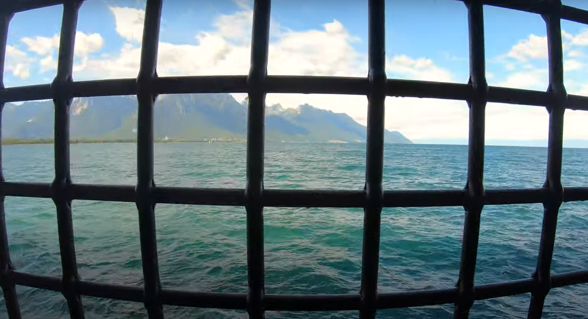 Nhiều du khách đã kể lại các cuộc chạm trán rùng rợn, khẳng định đã chứng kiến những bóng ma lang thang qua những căn phòng thiếu sáng. Ảnh: @januslog.