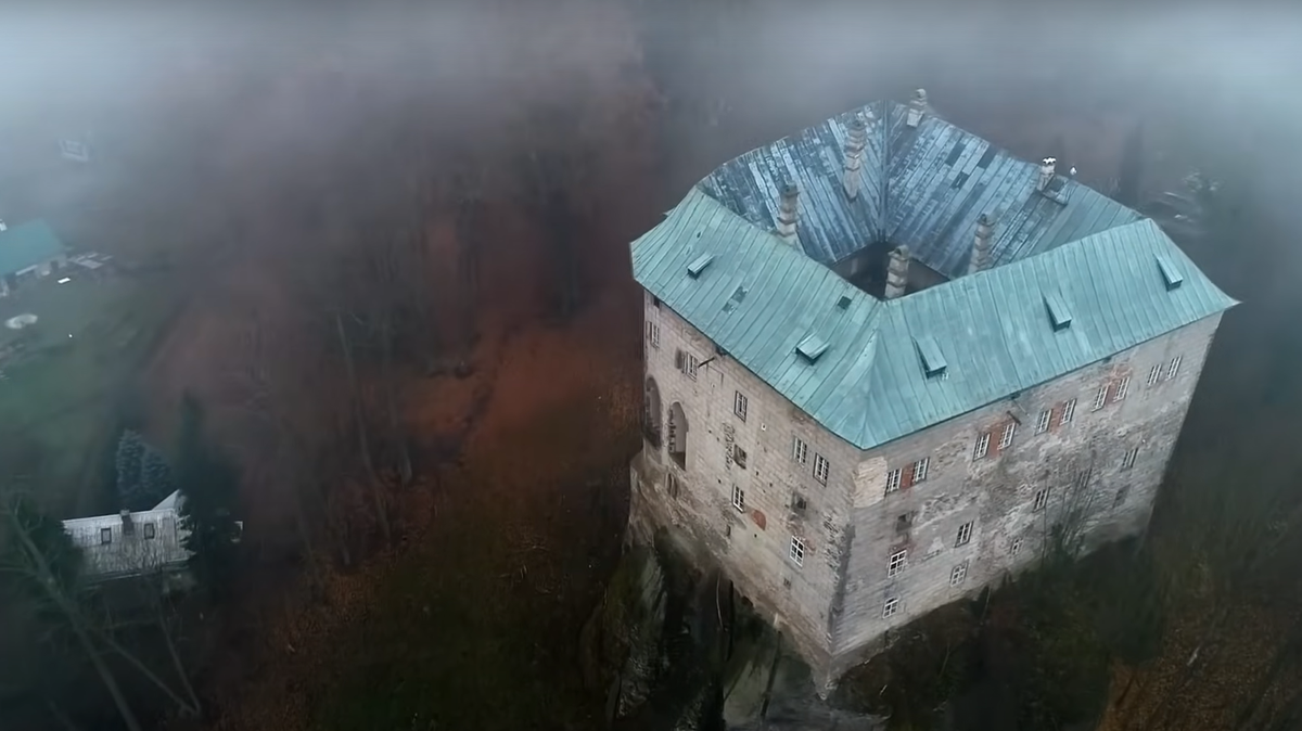 Khi nói đến lâu đài thời trung cổ, ít có lâu đài nào có thể sánh được với sự hấp dẫn của Lâu đài Houska, tọa lạc tại Cộng hòa Séc. Ảnh: @Discovery UK.