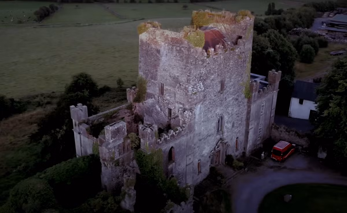 Lâu đài Leap, tọa lạc tại Ireland, đã nổi tiếng là một trong những lâu đài ma ám nhất đất nước. Với lịch sử kéo dài hàng thế kỷ, lâu đài này là minh chứng ám ảnh cho một quá khứ đen tối và hỗn loạn. Ảnh:@AmysCrypt.