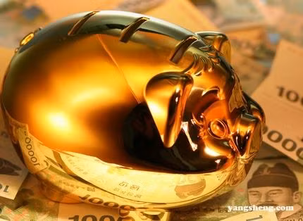 Tuổi Tý: Mọi người thường cảm thấy người tuổi Tý có chút lạnh lùng, nhưng khi đã trở thành bạn của họ, thì người tuổi Tý sẽ luôn hết lòng vì bạn bè, bởi có tính cách như vậy, nên họ có những mối nhân duyên vô cùng tốt đẹp, chính những mối nhân duyên ấy đem lại cho họ những cơ hội cầu tài, kiếm lời. Ảnh: yangsheng.com. 