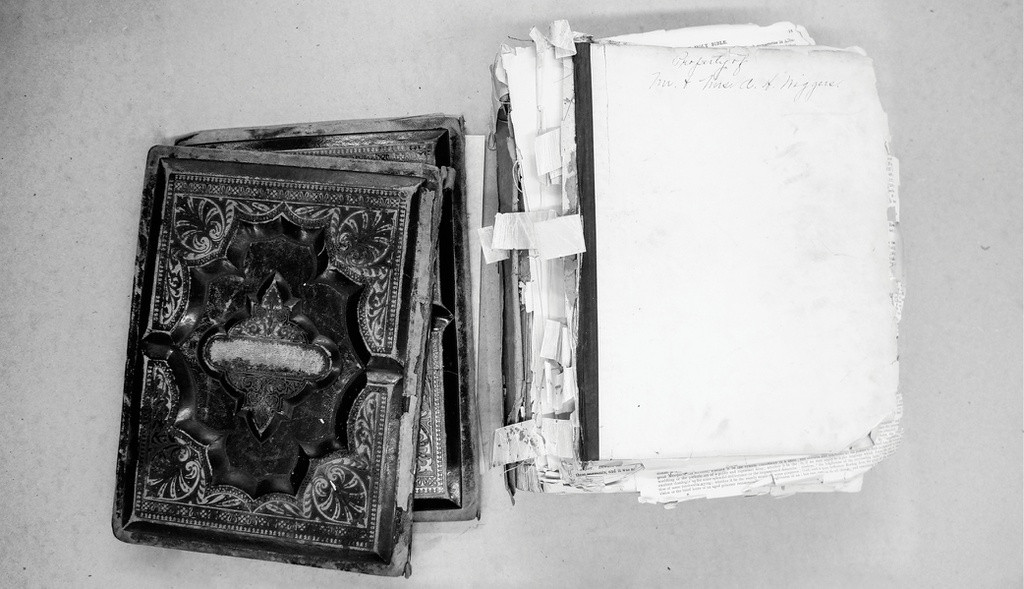 Doc la cach nghe nhan phuc hoi sach co tuoi doi tram nam