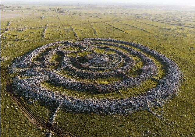 Tại đồng bằng Jordan và Syria, xuất hiện những vòng tròn đá cổ khổng lồ có niên đại từ năm 4500 TCN. Điều đó có nghĩa là chúng có niên đại lâu đời hơn cả Đế chế La Mã. Ảnh: @sciencealert.com.