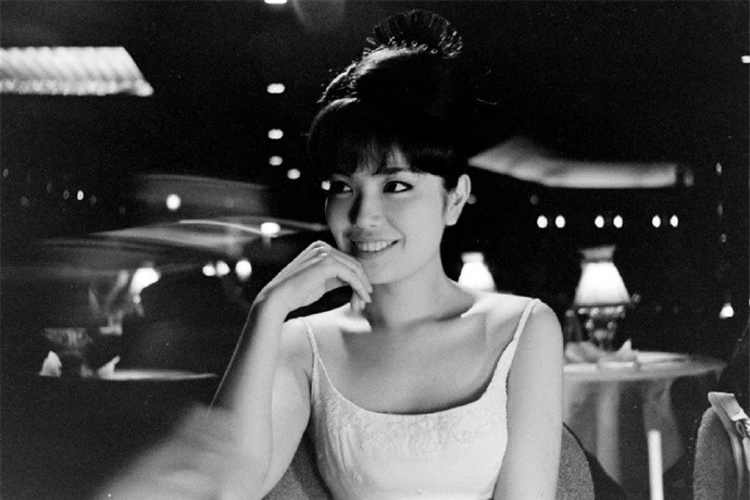 Ảnh chụp một cô gái thành thị Nhật Bản xinh đẹp, sang trọng. Ảnh: sina.com.cn. 